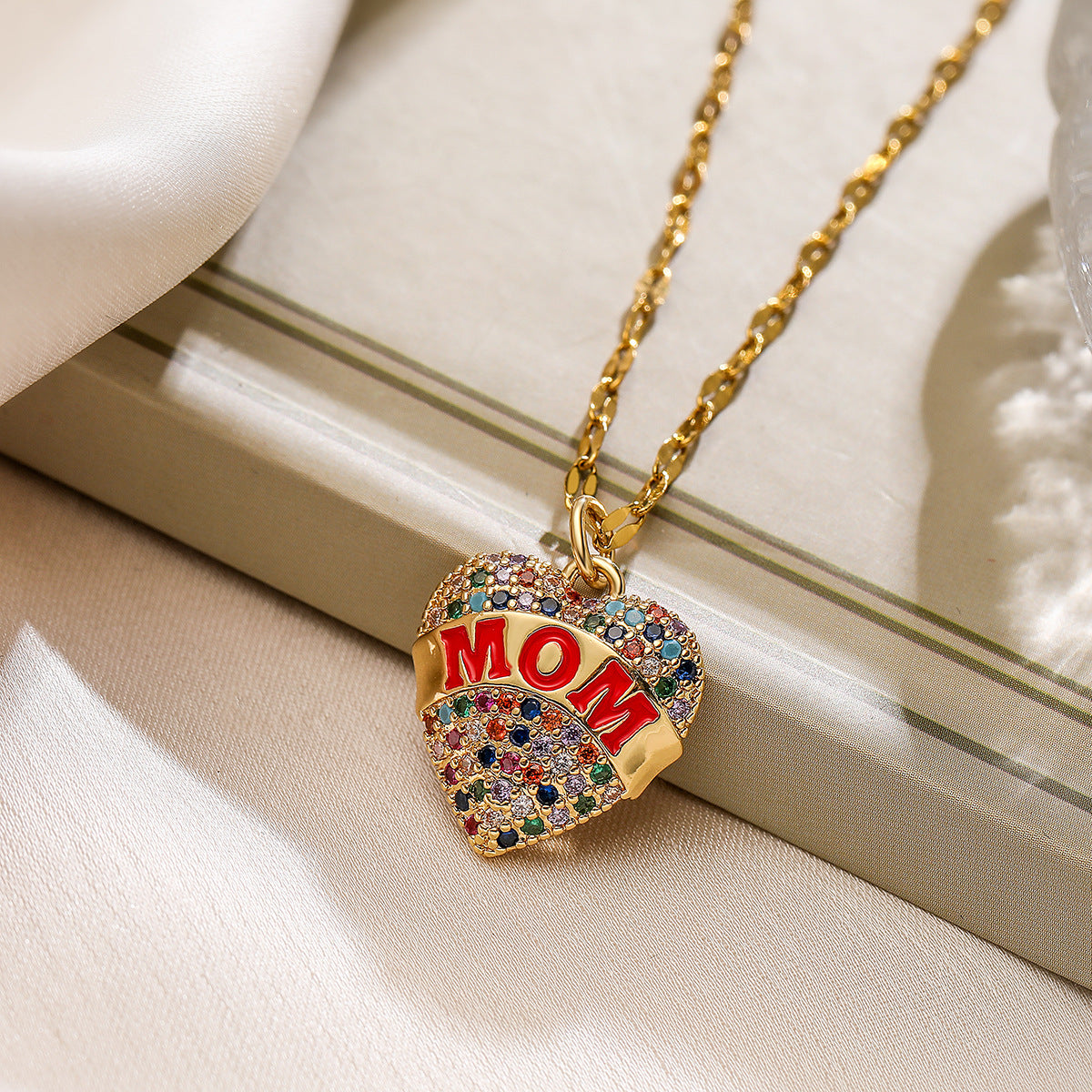 "Elegant MAMA Heart Pendant - 18K Gold Plated with Zircon Inlay"