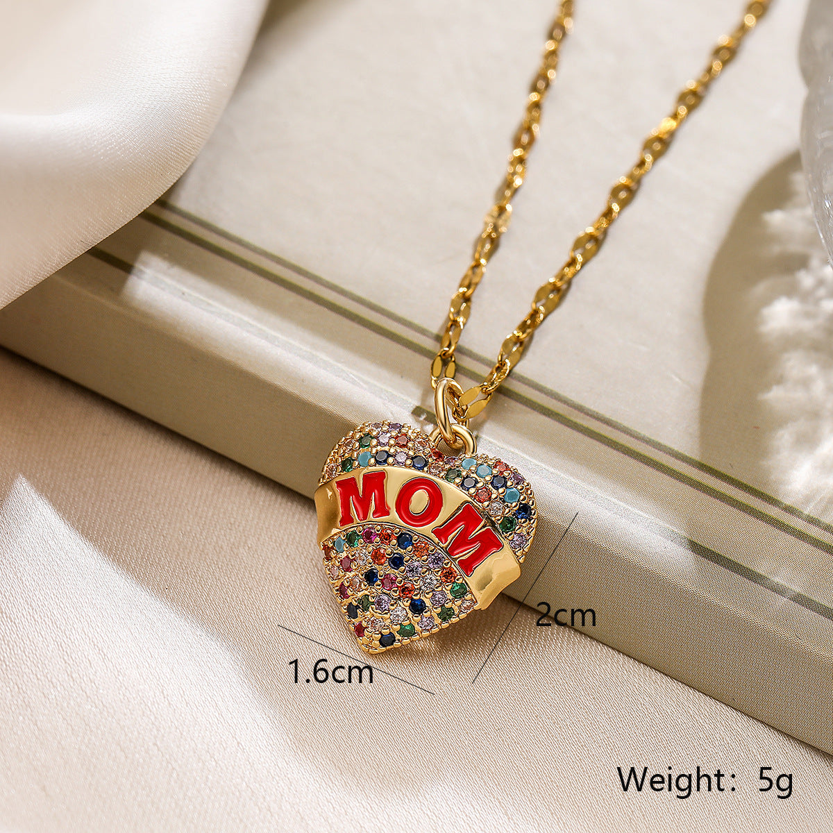 "Elegant MAMA Heart Pendant - 18K Gold Plated with Zircon Inlay"